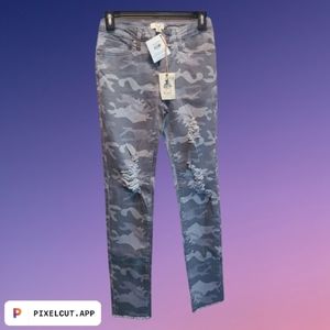 NWT! Easel Camo Jeans, Small